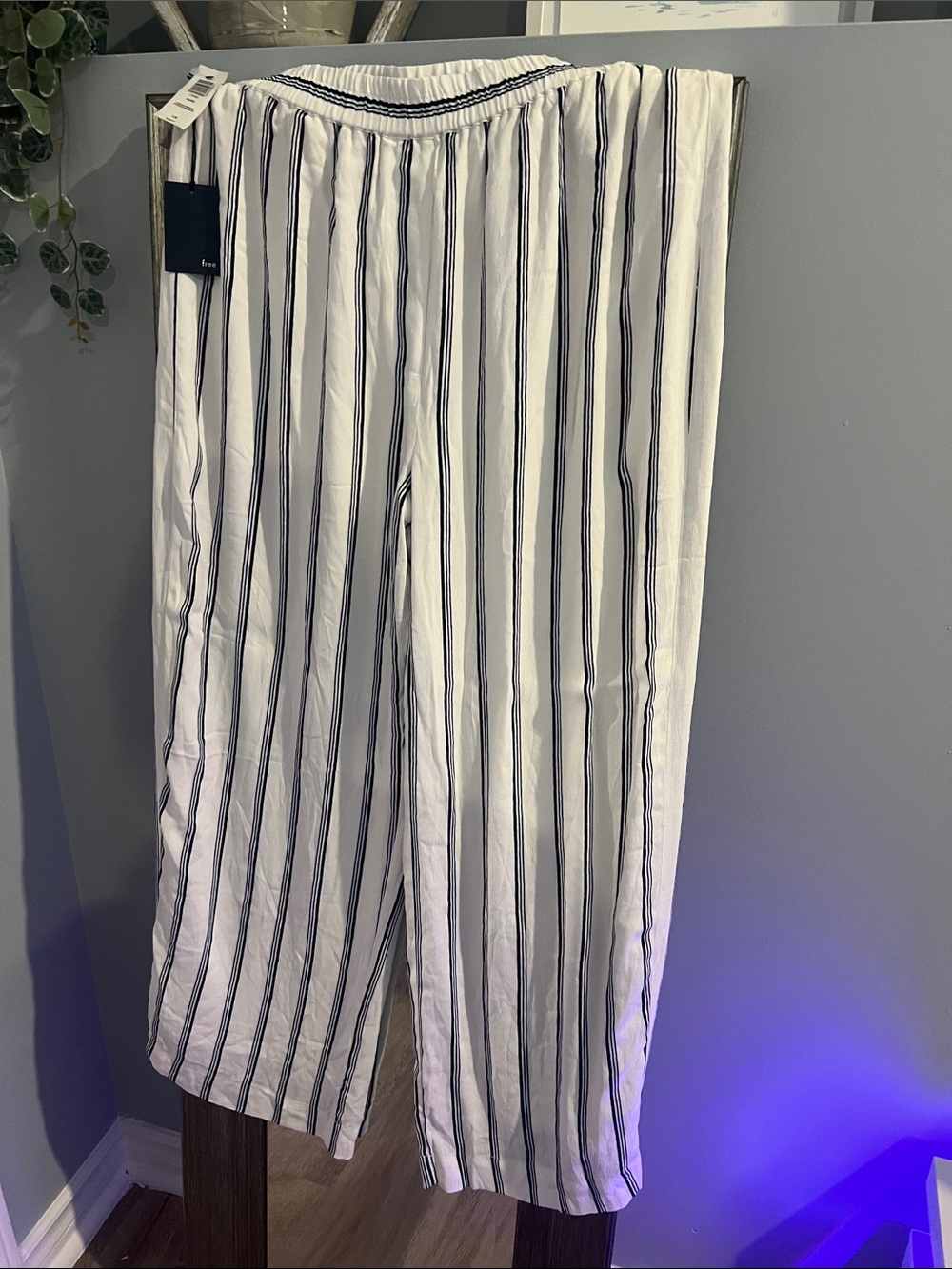 Wilfred Women’s White Navy Vertical-Stripe Lounge Pants